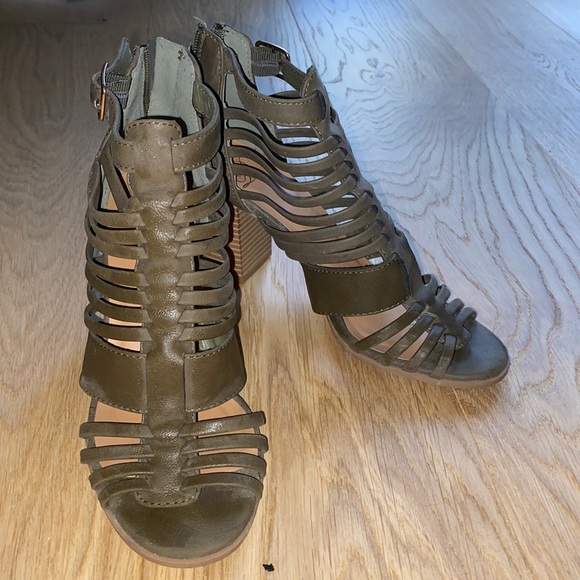 Green booties - Picture 1 of 5